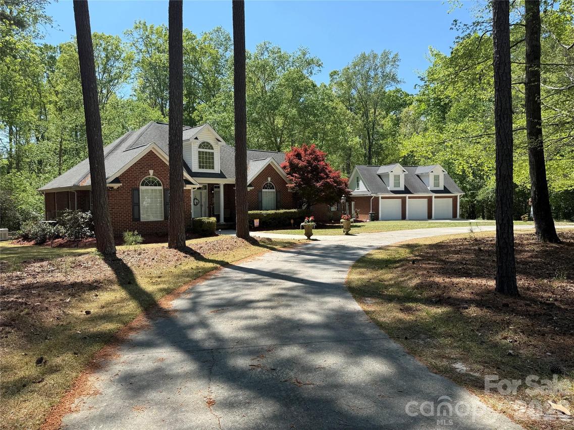 221 Lakeshore Dr., Rockingham, NC 28379