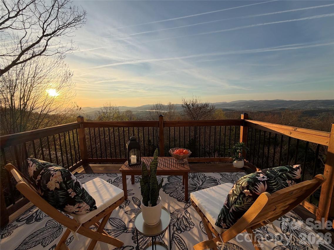 301 Forge Crest Dr., Mills River, NC 28759