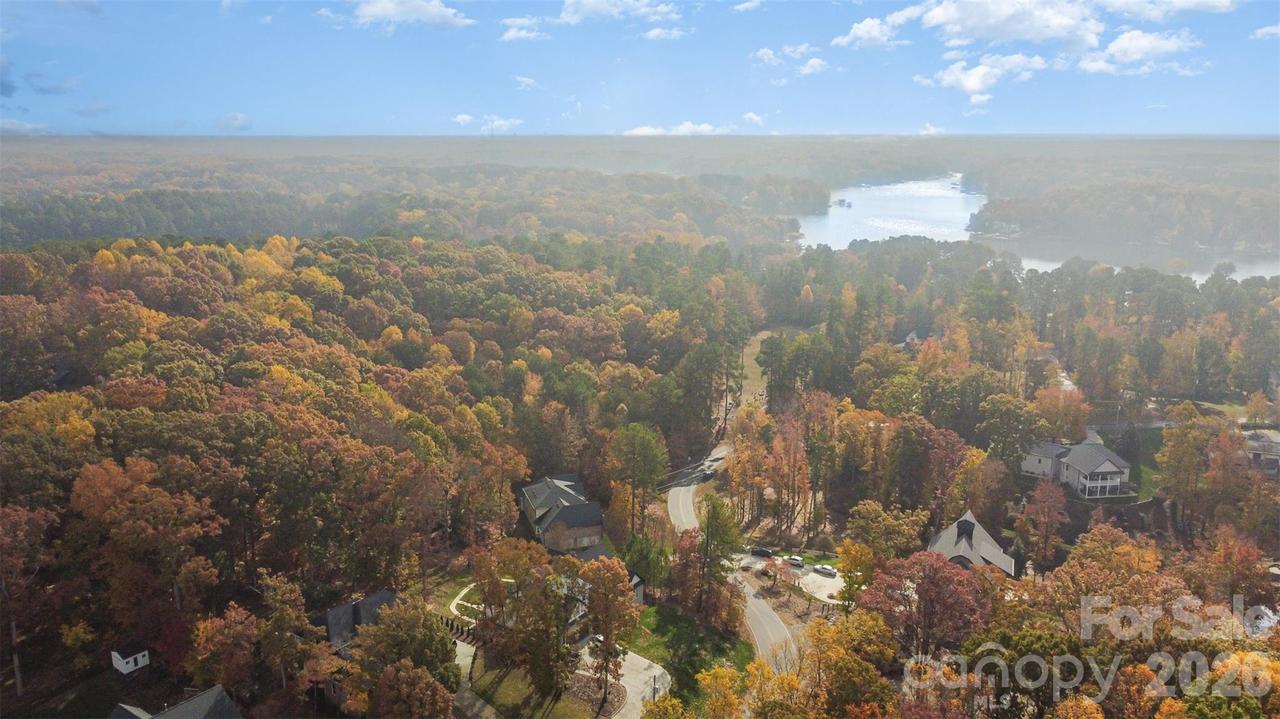 233 Greenbay Rd., Mooresville, NC 28117