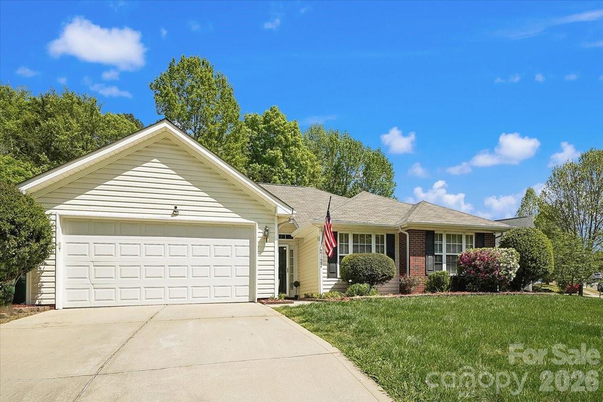 2127 Candlelight Woods Dr., Matthews, NC 28105