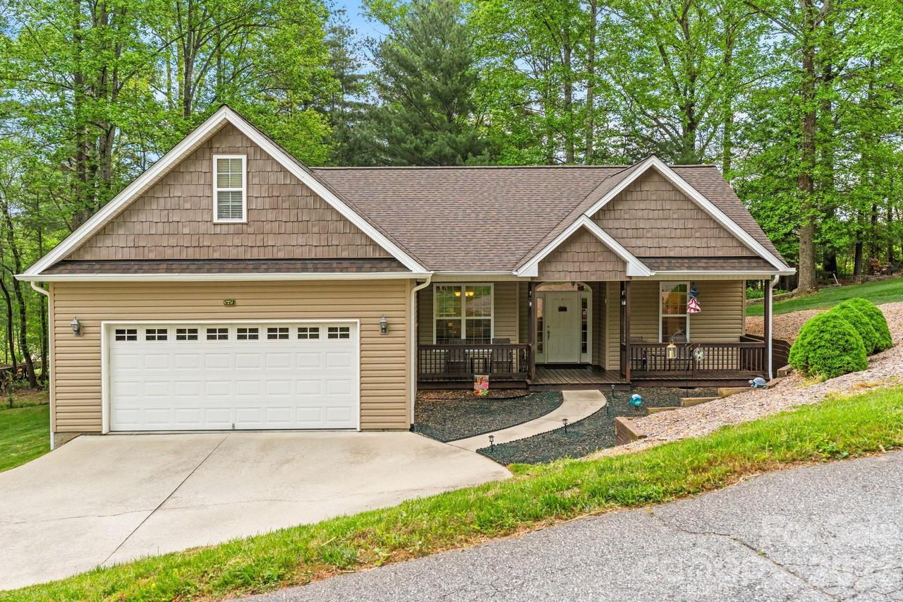 112 Chestnut Ln., Hendersonville, NC 28792