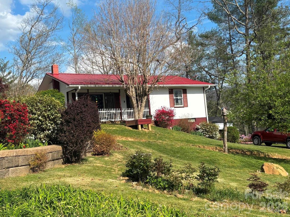 493 Franklintown Rd., Spruce Pine, NC 28777
