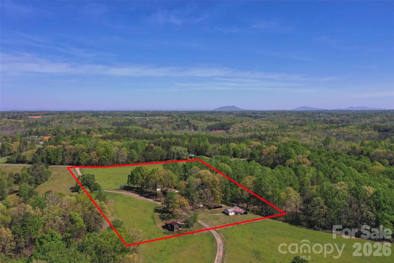 1336 Chinn Ln., Yadkinville, NC 27055