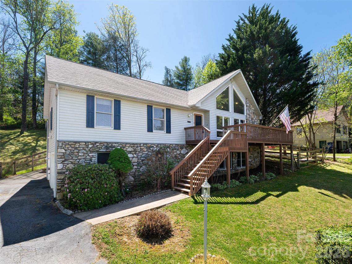 15 Tiffany Ln., Asheville, NC 28804
