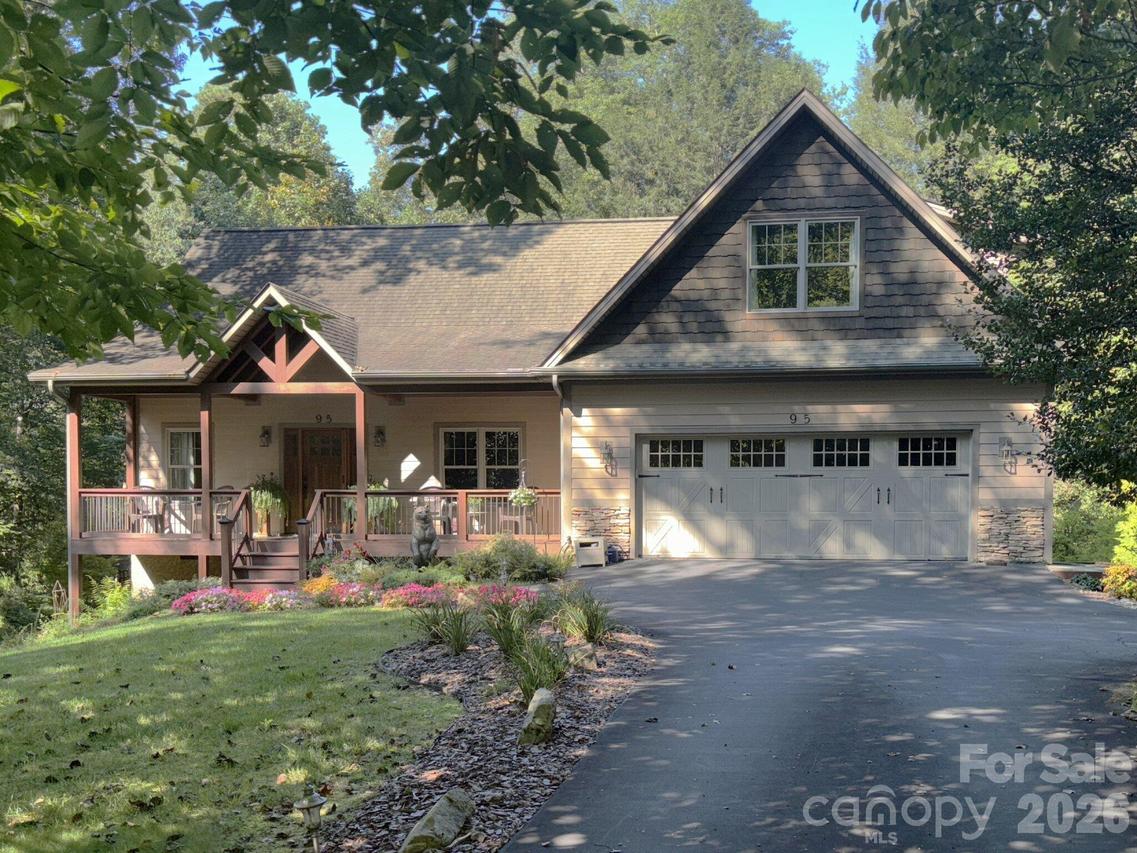 95 Creeks Edge Dr., Hendersonville, NC 28739