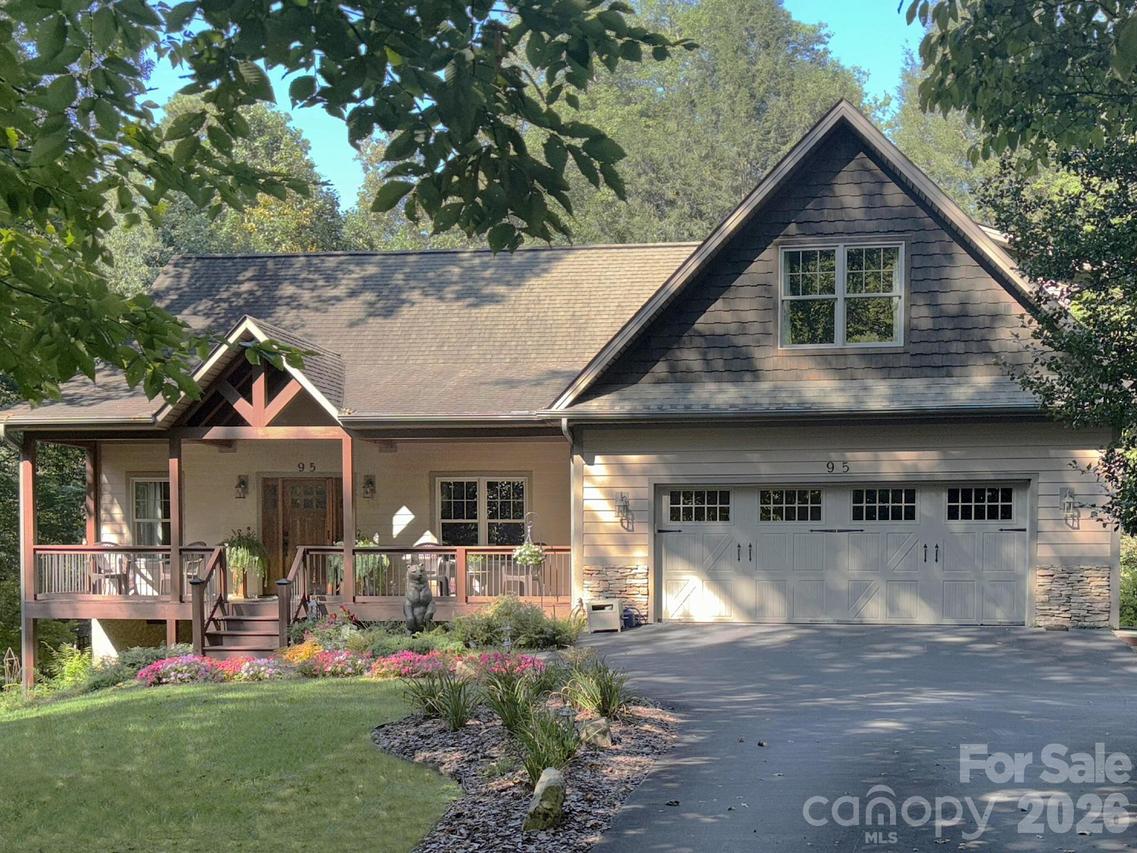 95 Creeks Edge Dr., Hendersonville, NC 28739