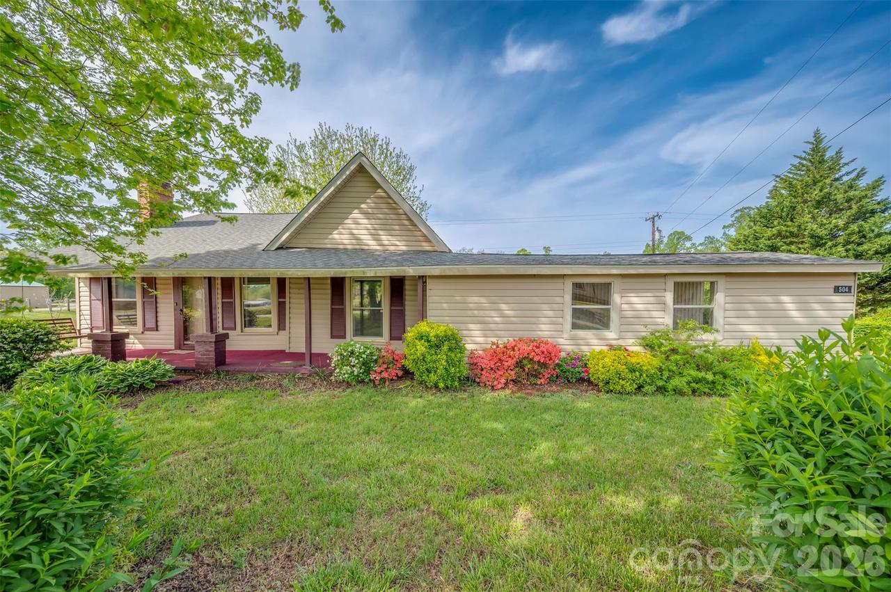 504 Old Henrietta Rd., Forest City, NC 28043