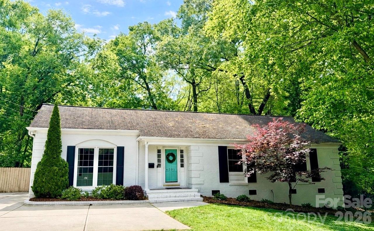 6201 Colchester Pl., Charlotte, NC 28210