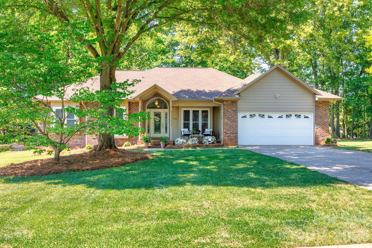 228 Timberlane Dr., Belmont, NC 28012