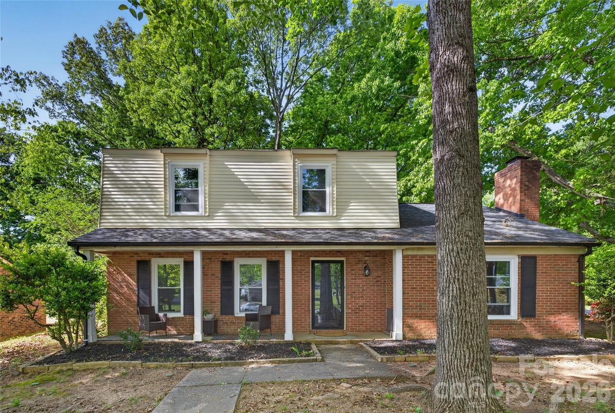 5200 Barrington Dr., Charlotte, NC 28215
