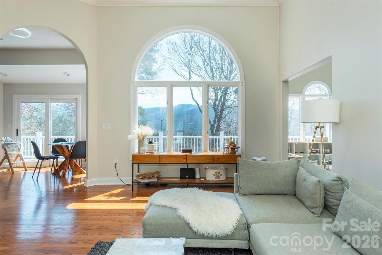 11 High Meadow Dr., Weaverville, NC 28787