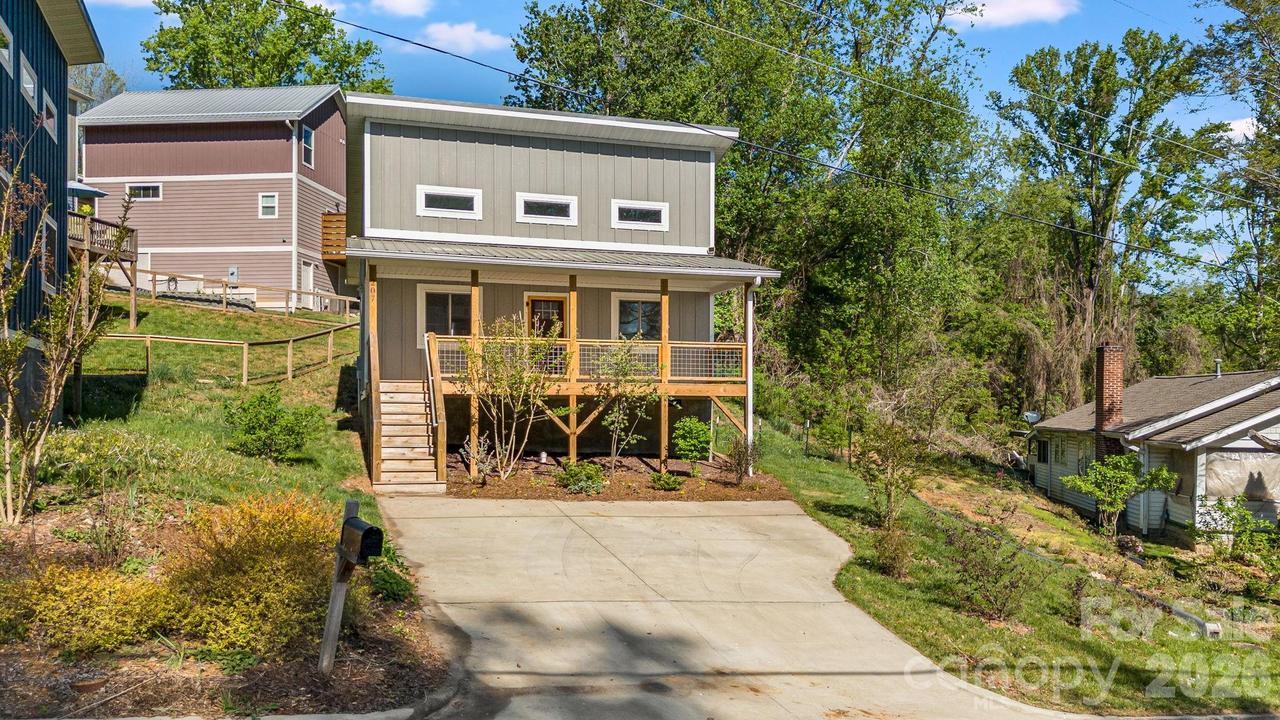 207 Hanover St., Asheville, NC 28806