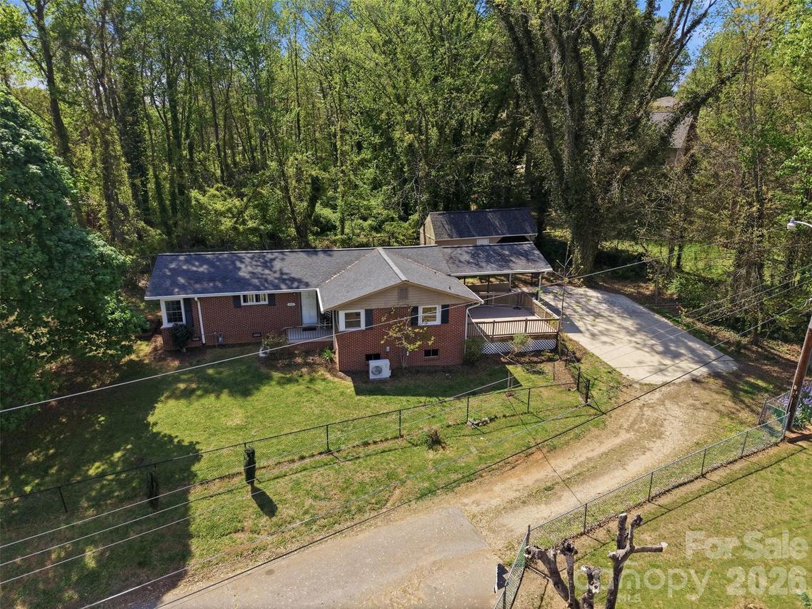 409 Walnut Pl., Lenoir, NC 28645