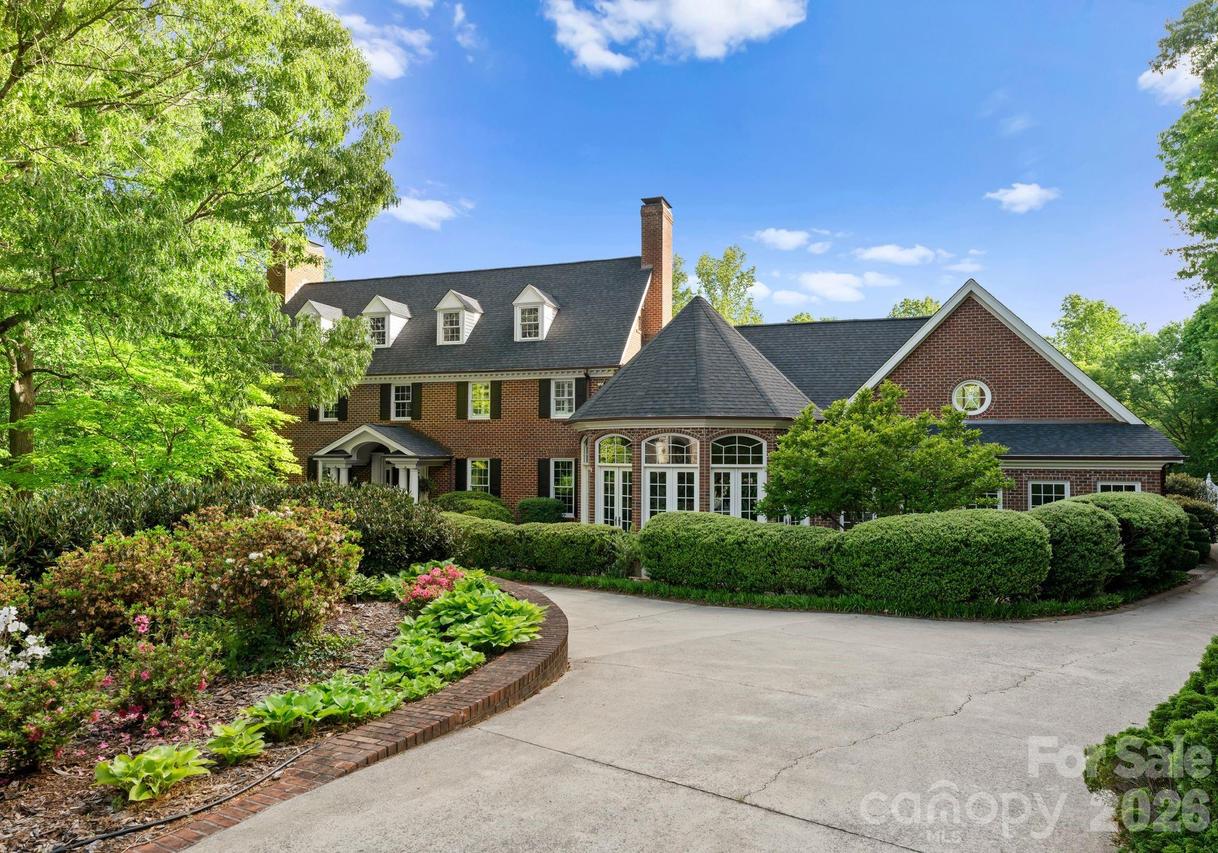 240 21st Avenue Dr., Hickory, NC 28601