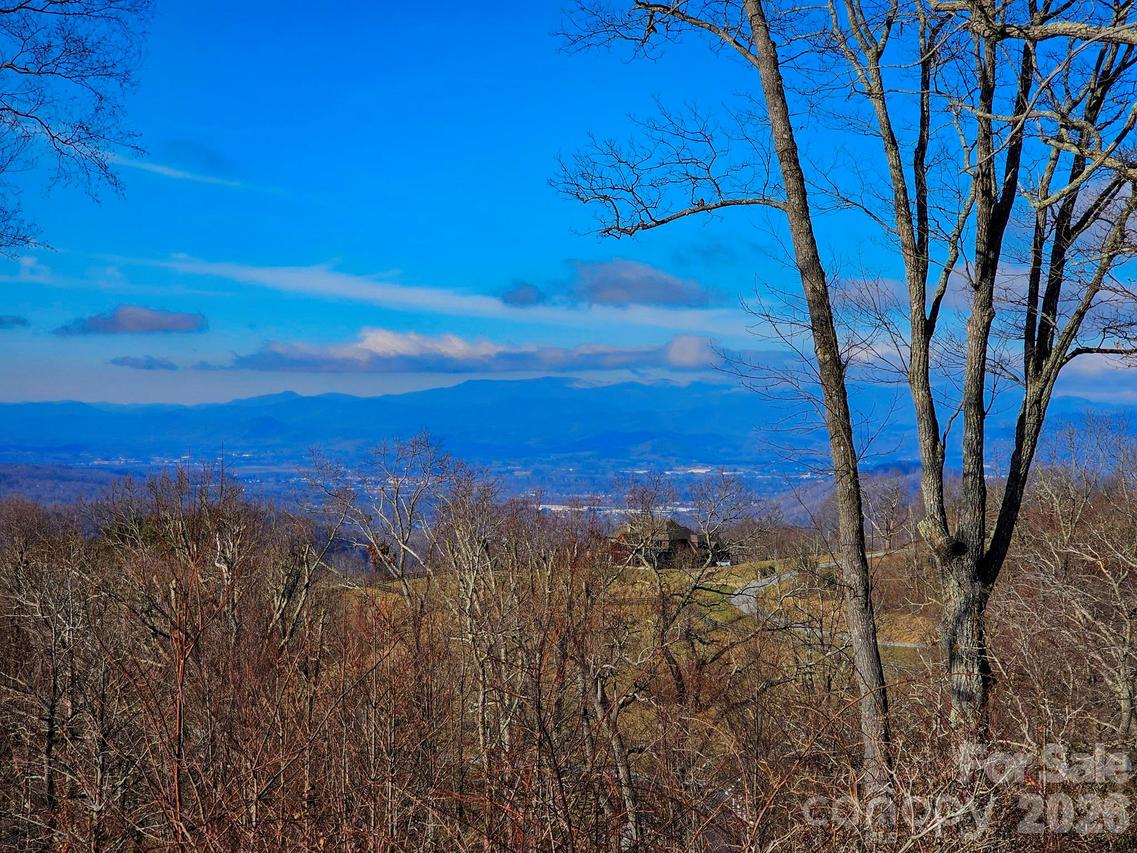 214 Summerset Dr., Hendersonville, NC 28792