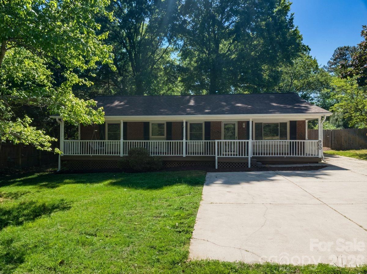 900 E John St., Matthews, NC 28105