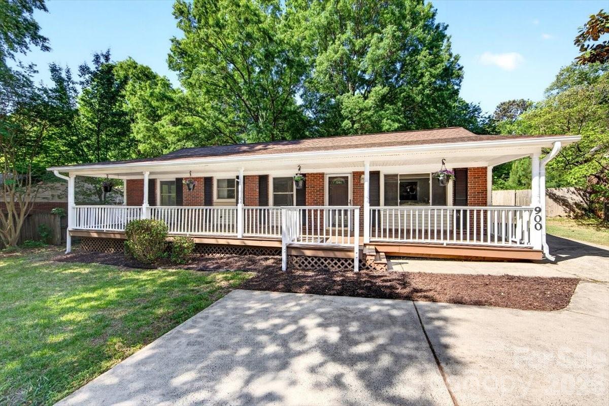 900 E John St., Matthews, NC 28105