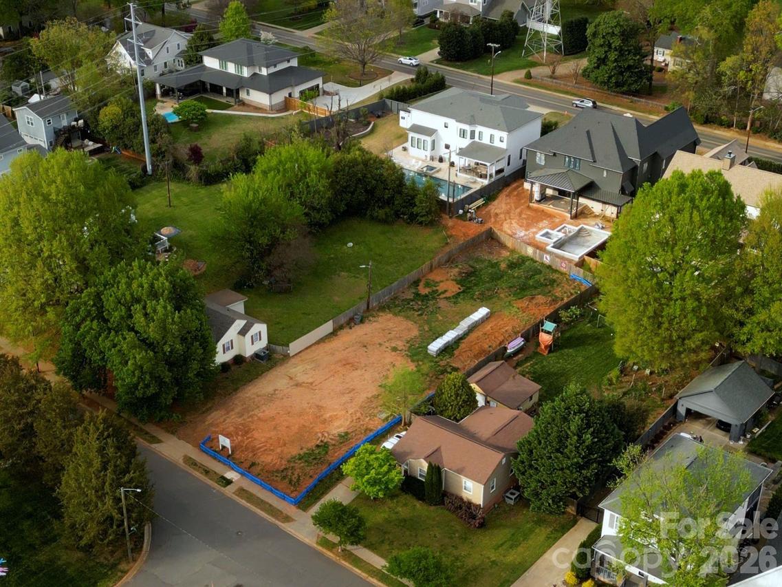 557 Melbourne Ct., Charlotte, NC 28209