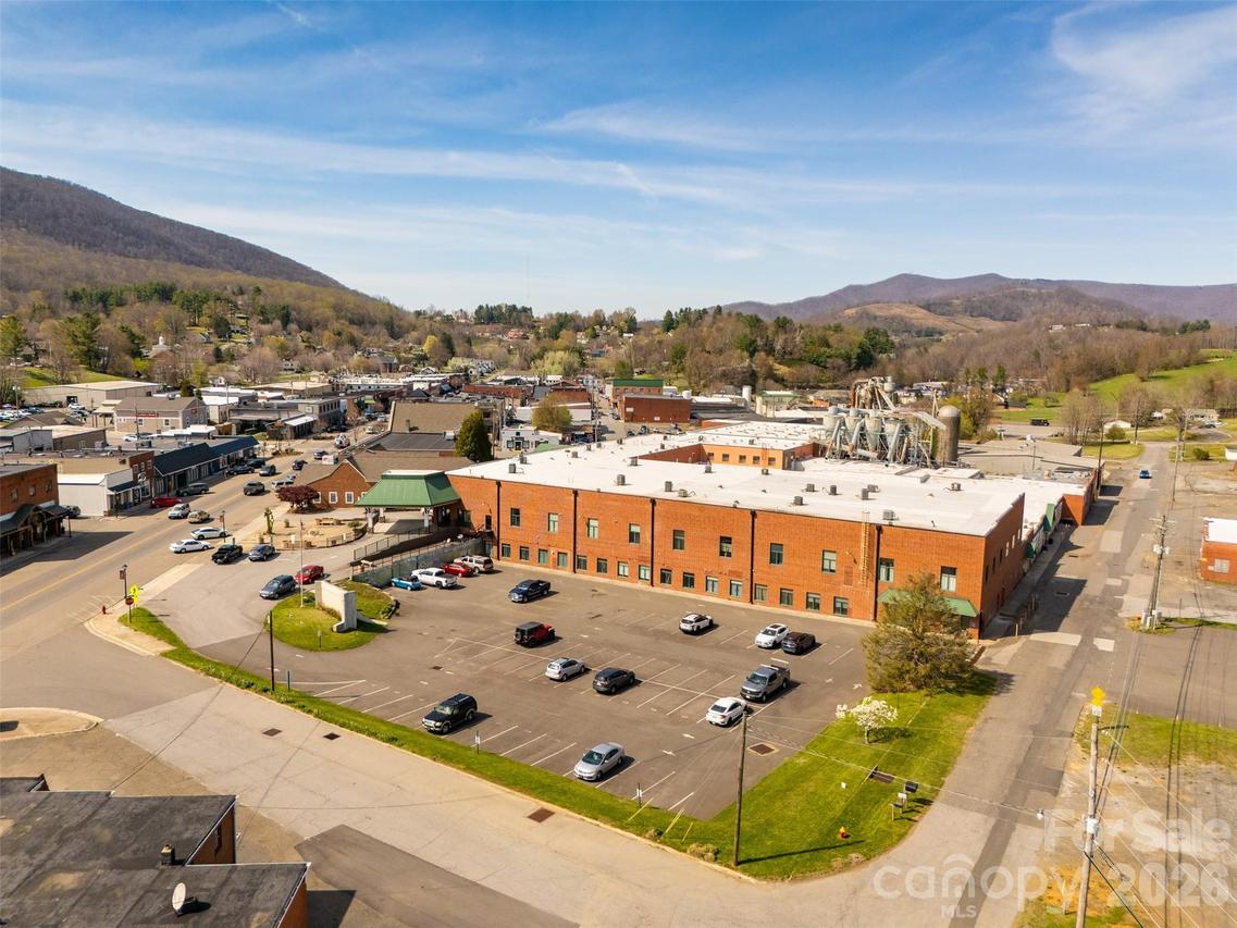 108 Jefferson Station Pl., West Jefferson, NC 28694