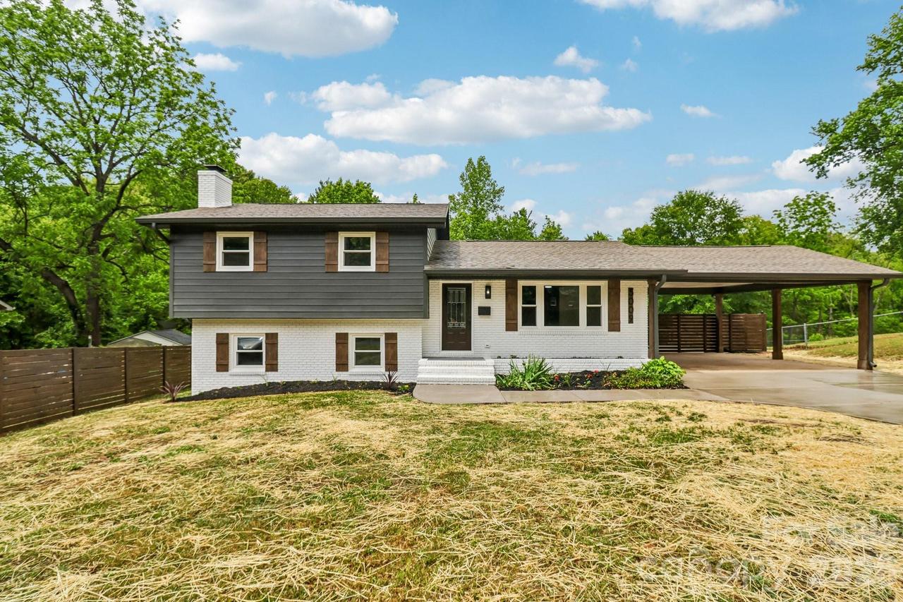 5009 Greenbrook Dr., Charlotte, NC 28205