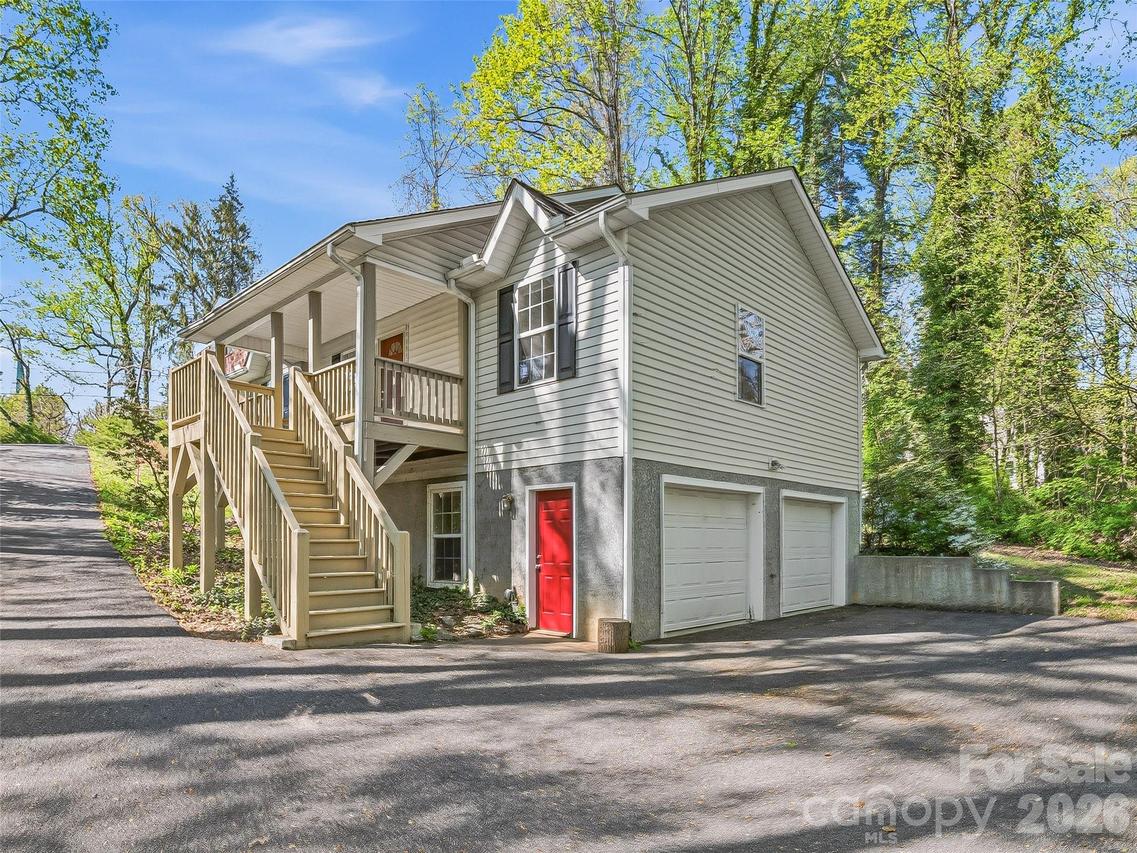 10 Lakewood Dr., Asheville, NC 28803