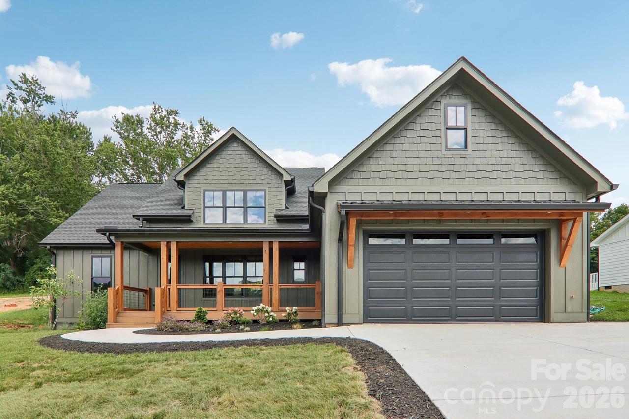 32 South View Dr., Burnsville, NC 28714