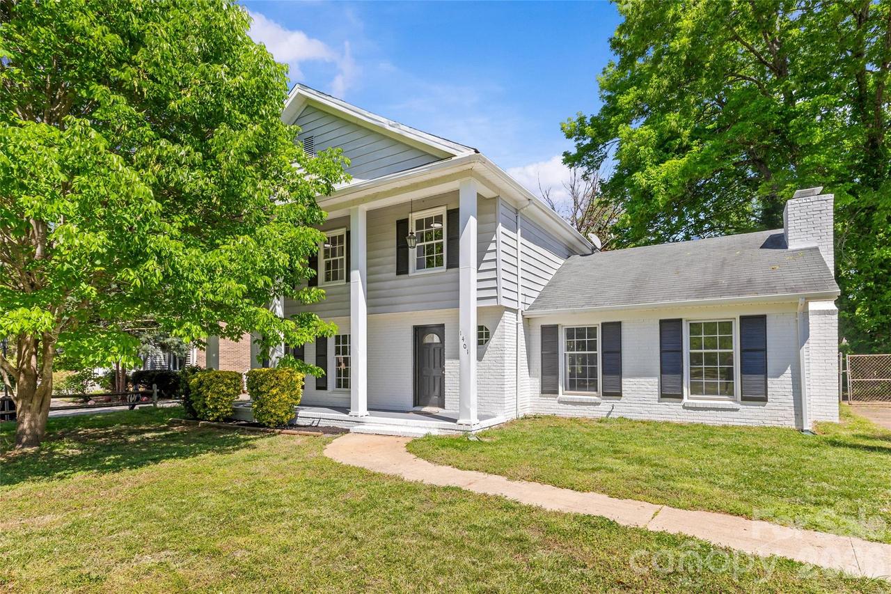 1401 Cedarwood Ln., Charlotte, NC 28212