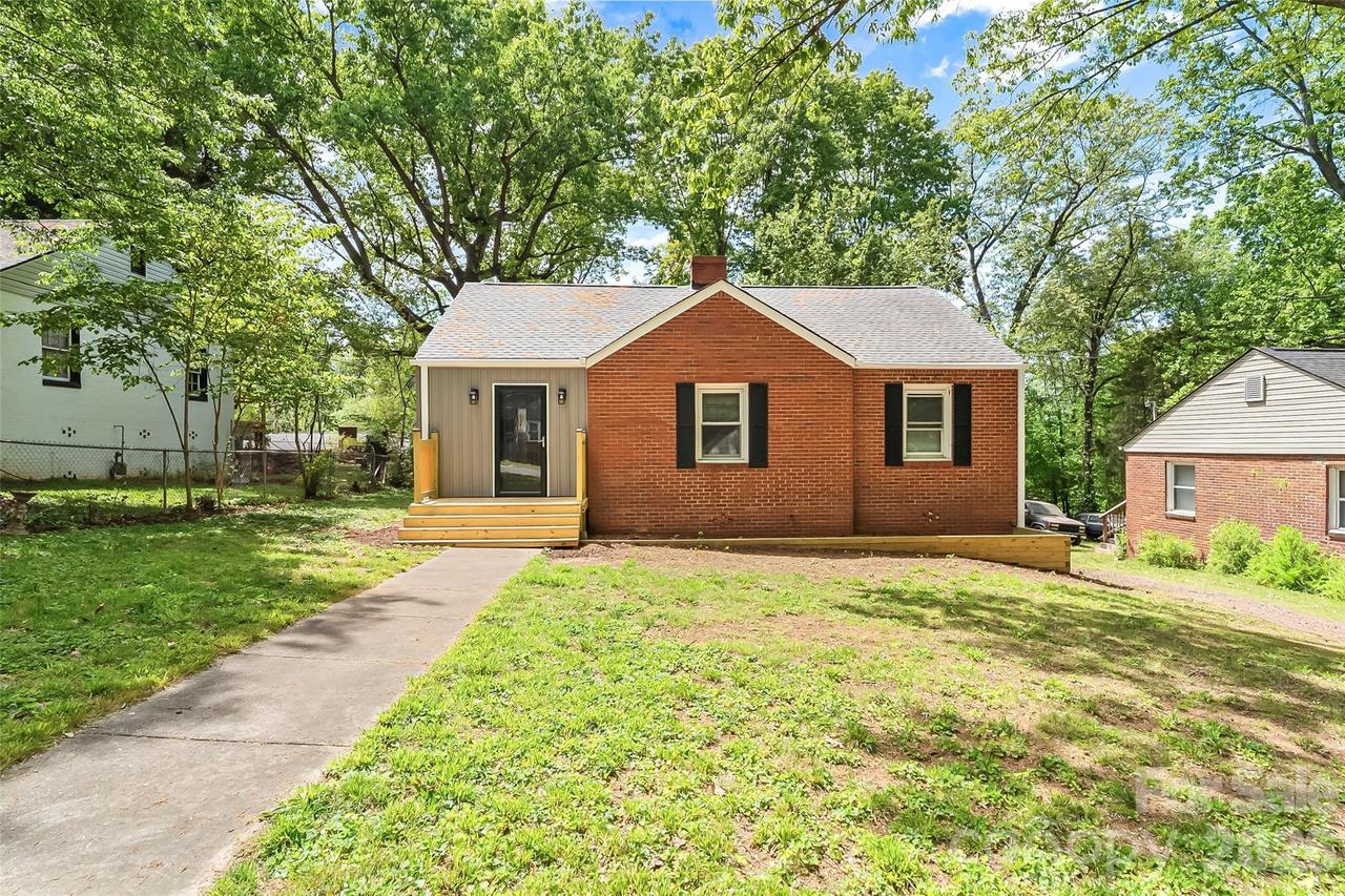 373 Westwood Dr., Statesville, NC 28677