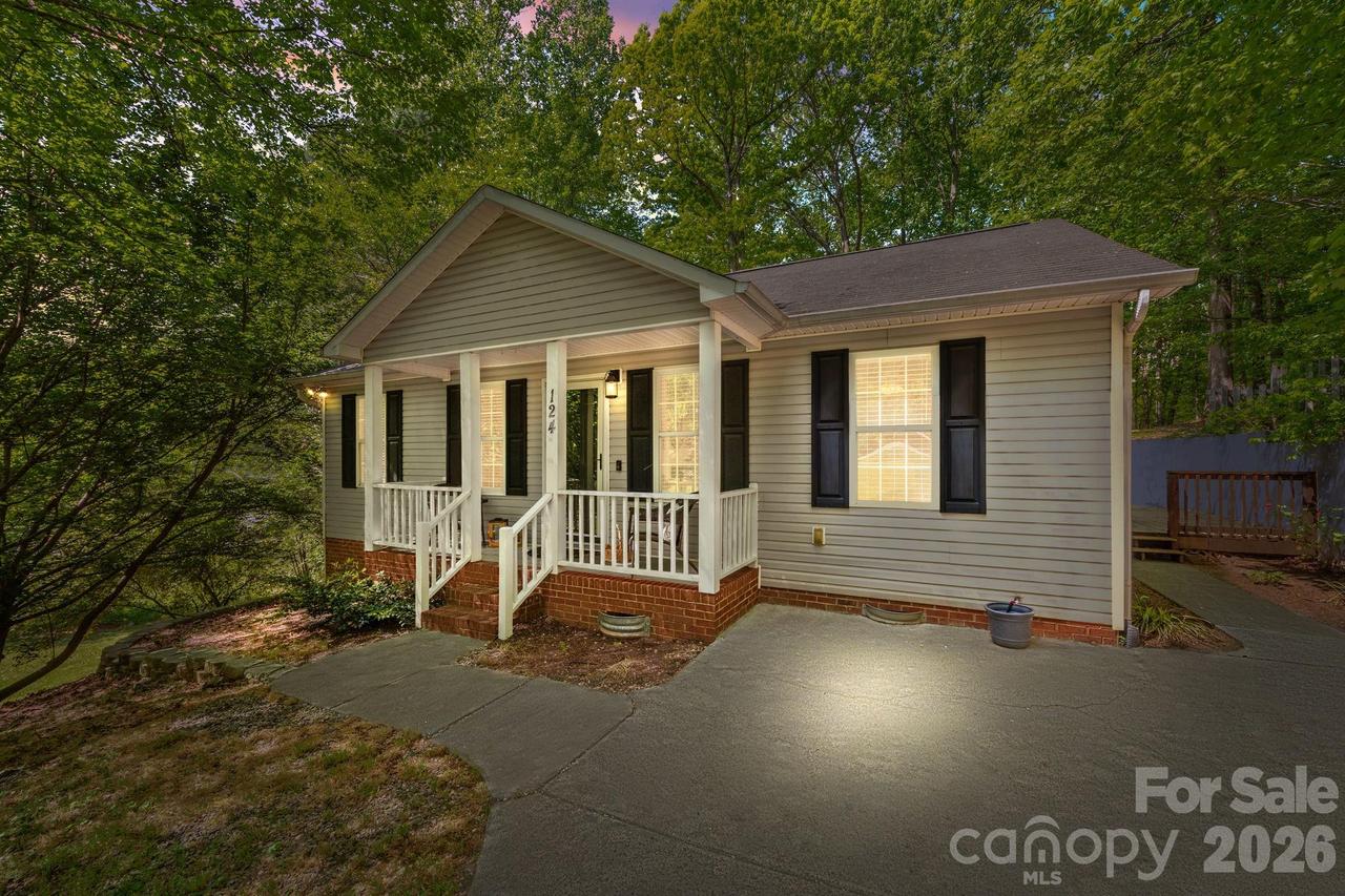 124 Stately Pines Dr., Troutman, NC 28166