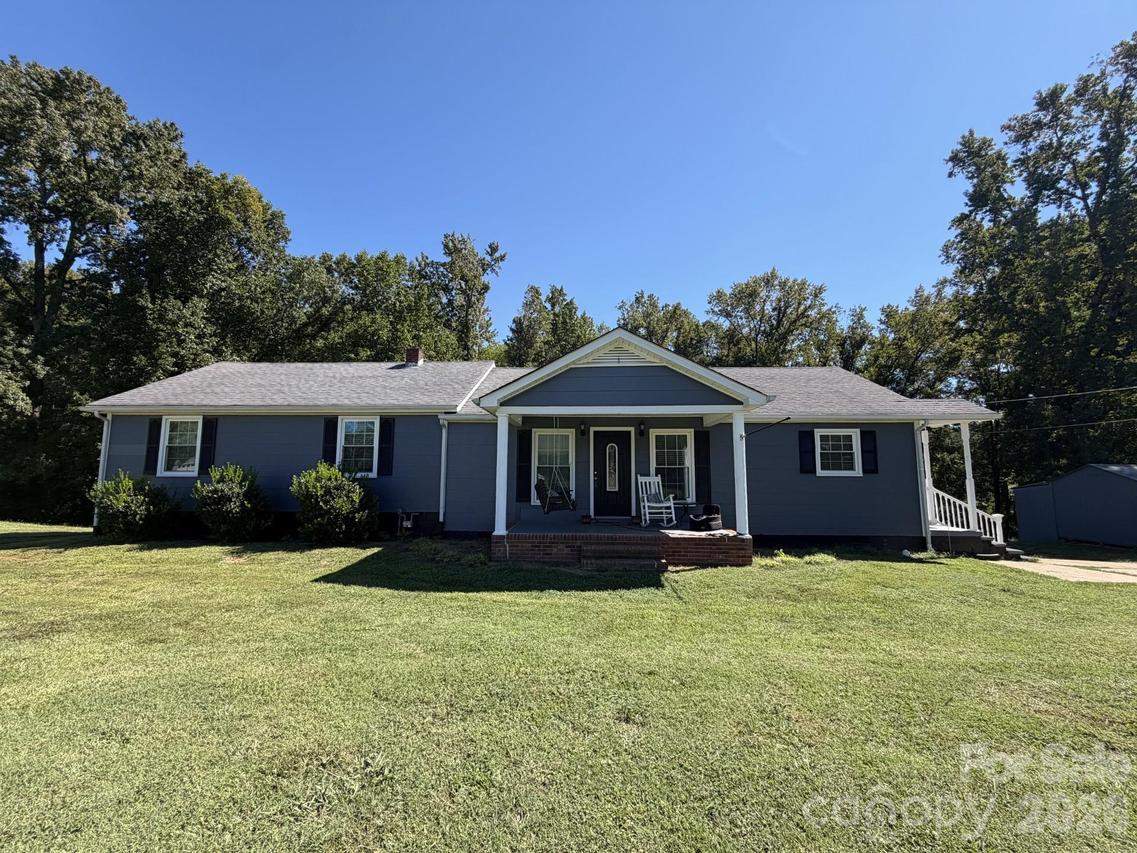 636 Willis Rd., Dallas, NC 28034