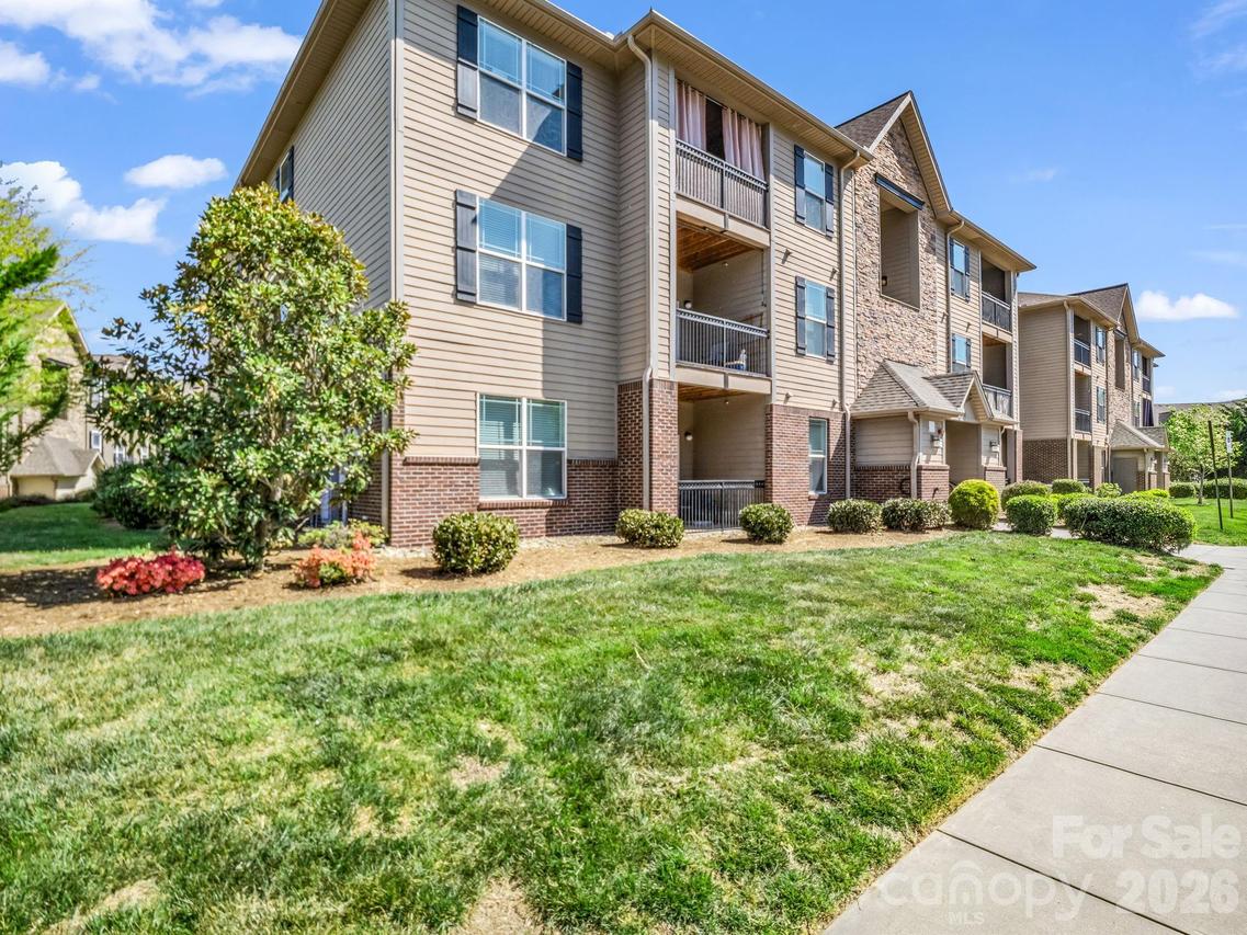 91 Brickton Village Cir. #301, Fletcher, NC 28732