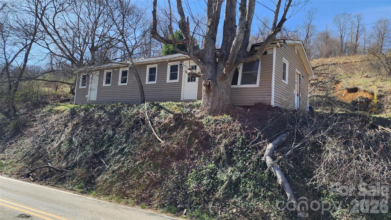 2244 E Little Horse Creek Rd., Lansing, NC 28643