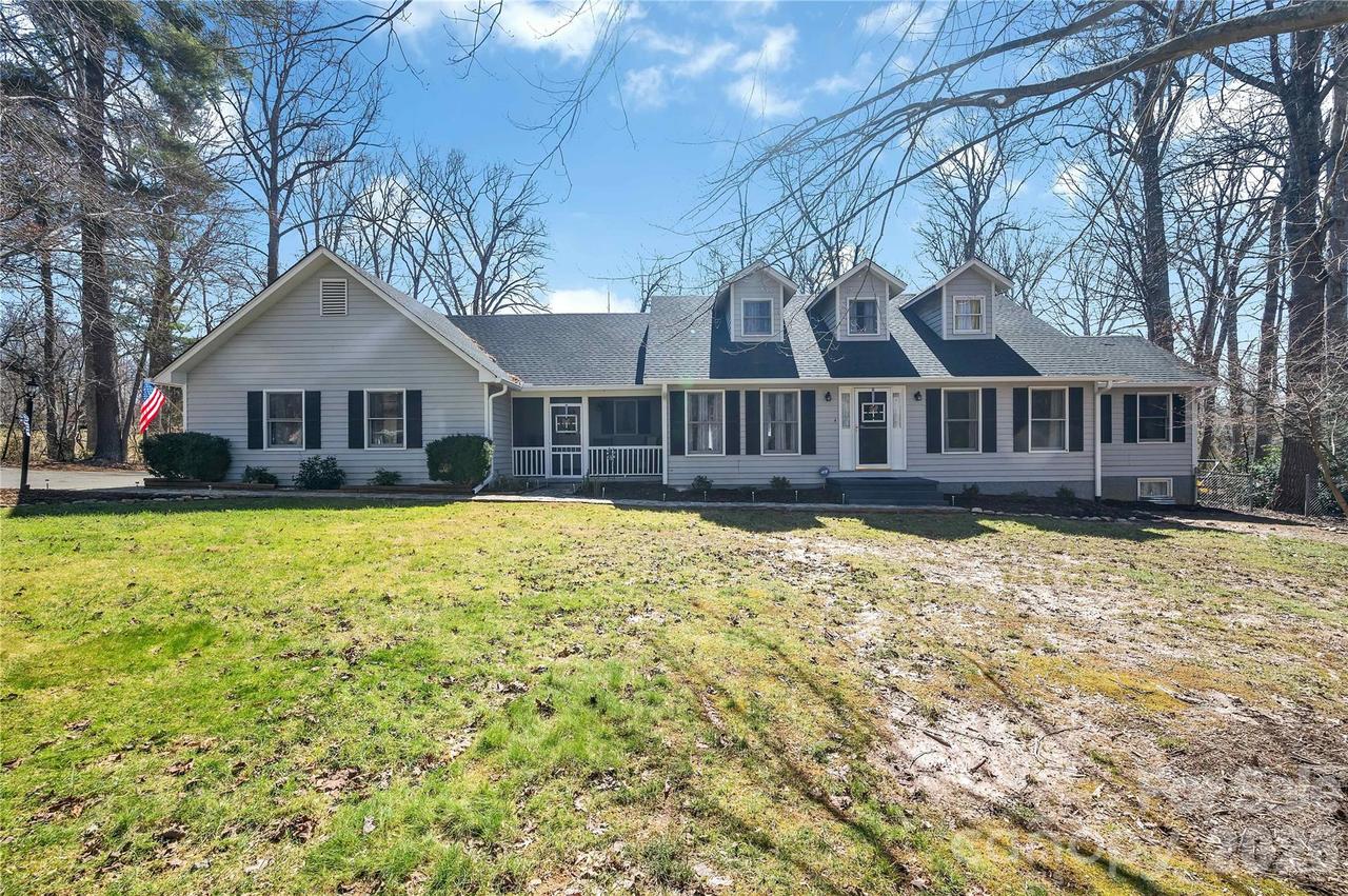 10 High Meadows Dr., Candler, NC 28715