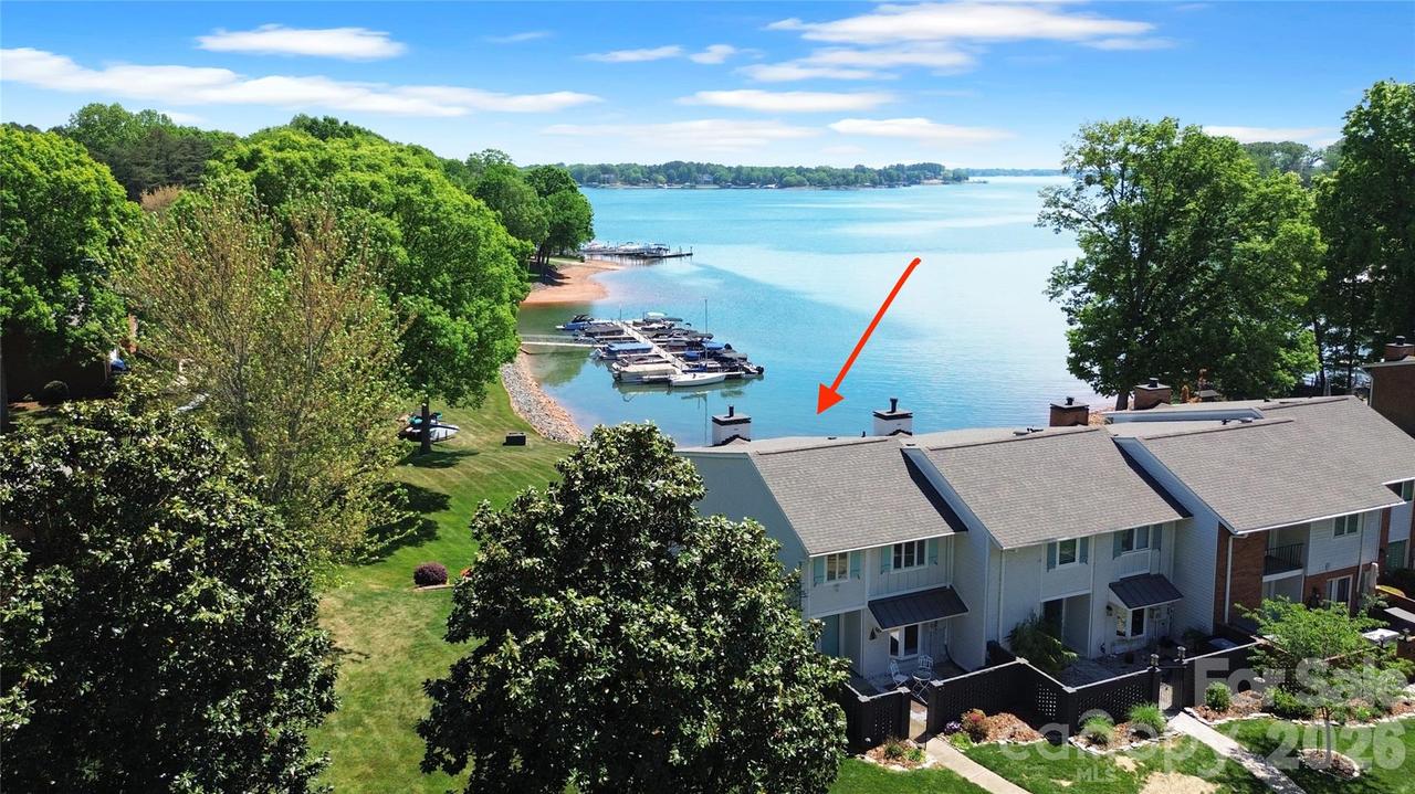 7962 Westcape Dr., Denver, NC 28037