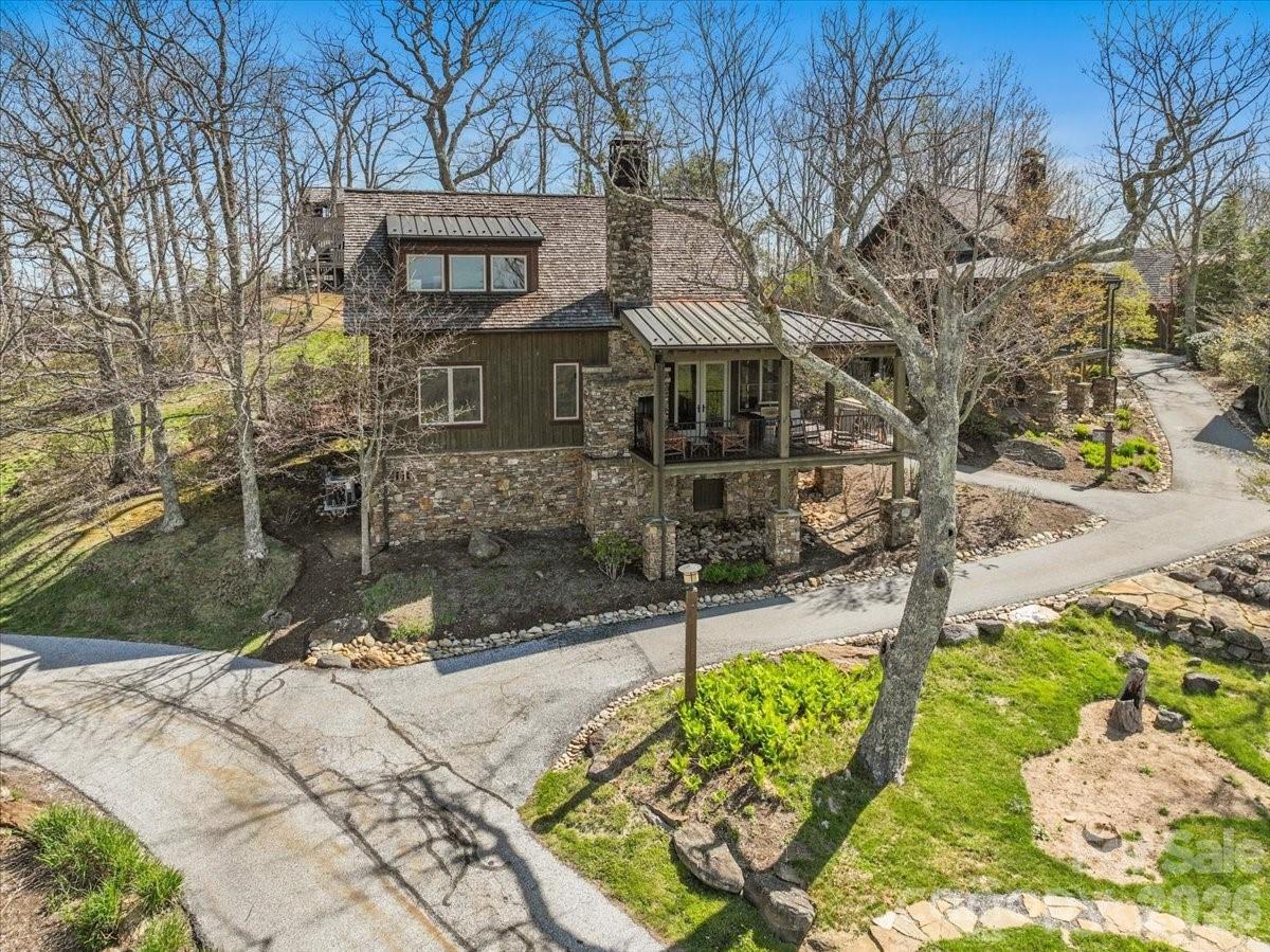 9 Hawks Ledge Tr., Burnsville, NC 28714