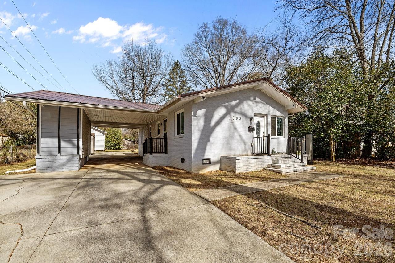 1008 Clanton Rd., Charlotte, NC 28217