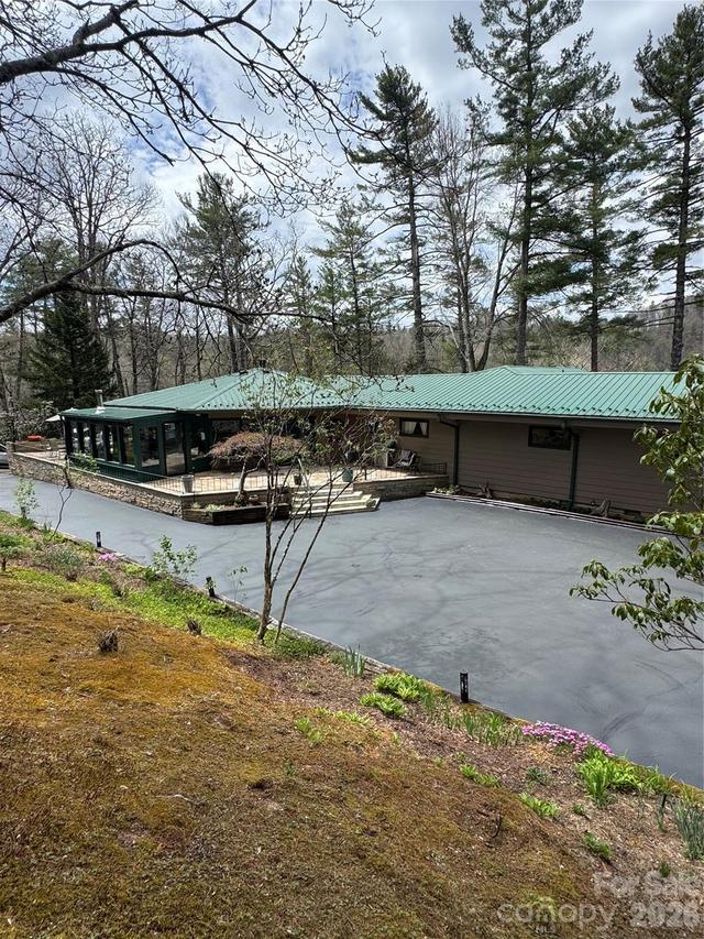 12 Laurelwood Ln., Newland, NC 28657