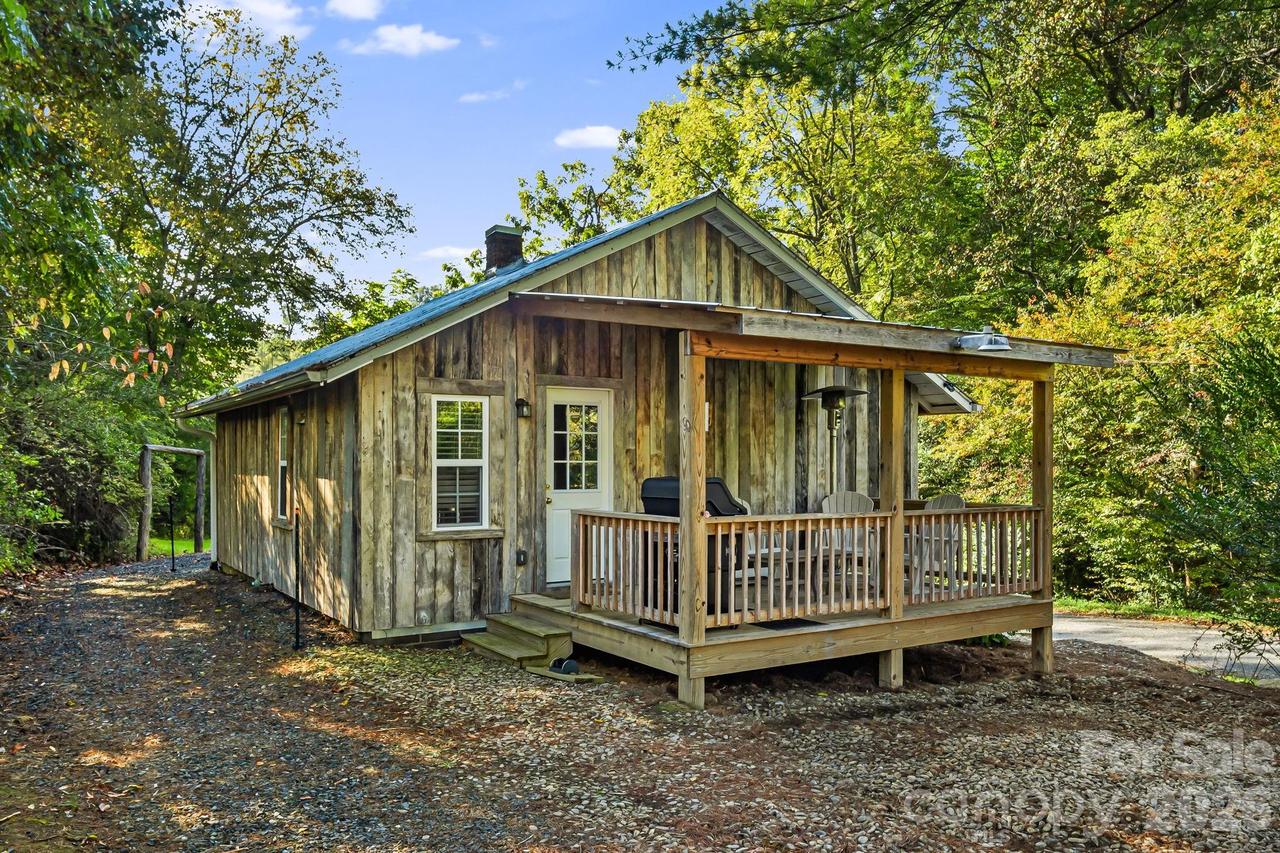 456 Maney Branch Rd., Burnsville, NC 28714