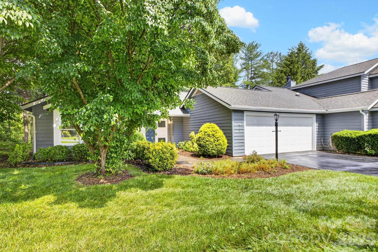 10 Laurel Place Dr., Asheville, NC 28803