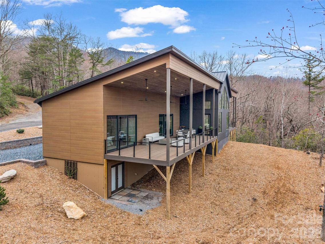664 Quail Ridge Rd., Lake Lure, NC 28746