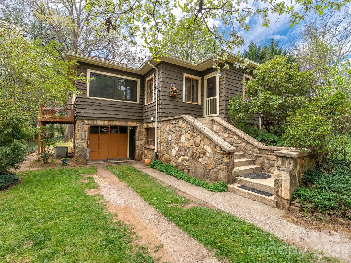 686 New Haw Creek Rd., Asheville, NC 28805