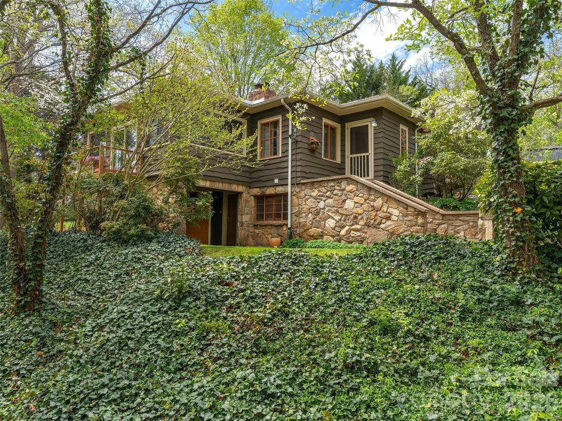 686 New Haw Creek Rd., Asheville, NC 28805