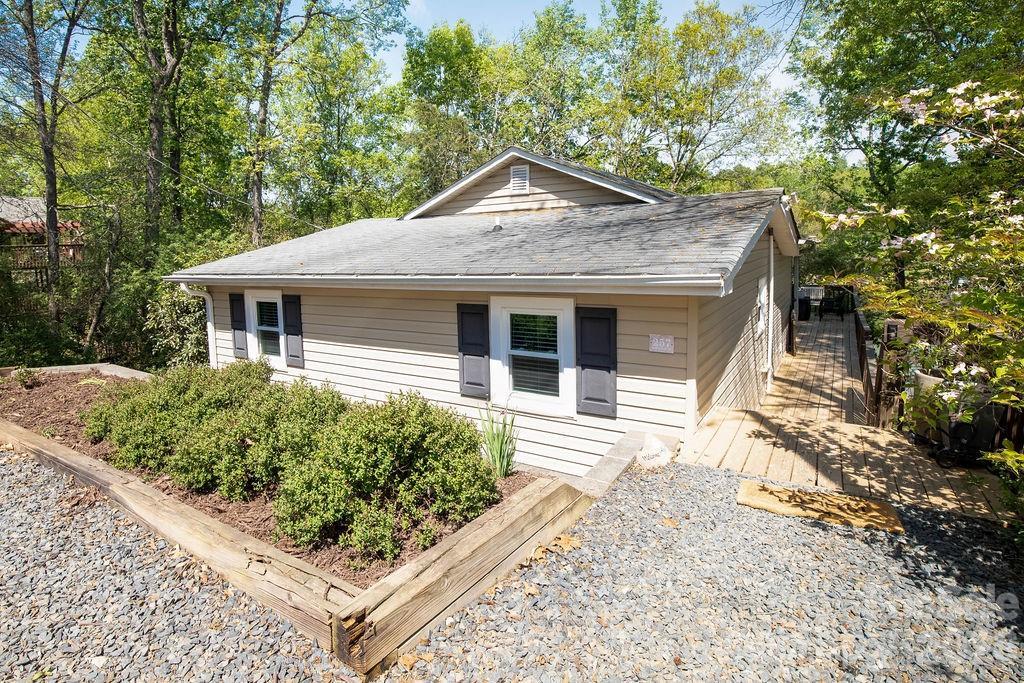 257 Rolling View Dr., New London, NC 28127