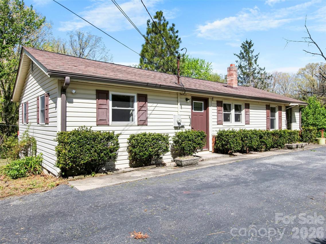 203 Dundee St., Hendersonville, NC 28791