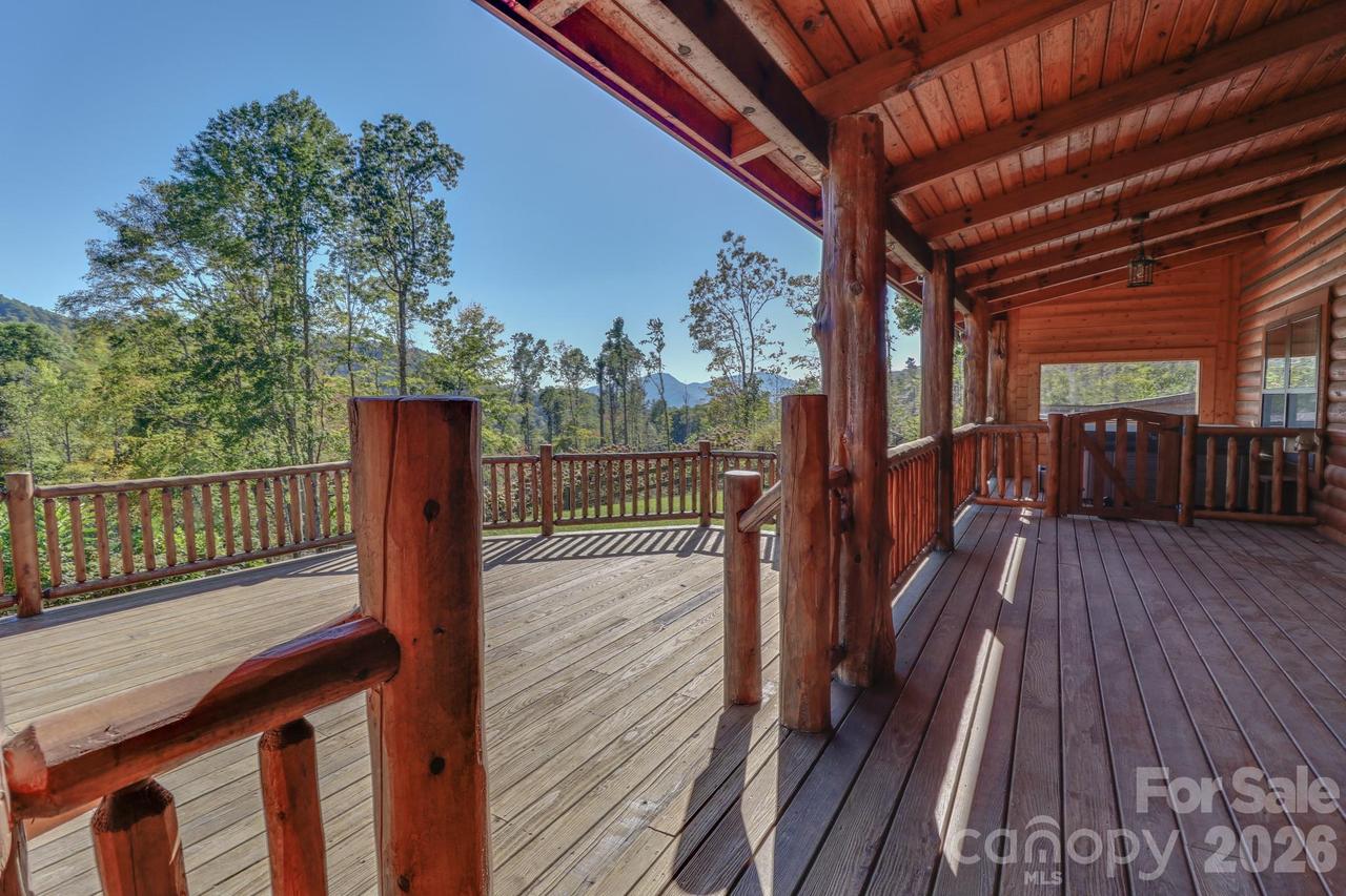 2811 Poplar Creek Rd., Green Mountain, NC 28740