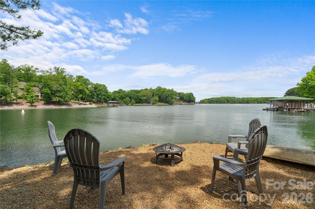 121 Rhinehill Dr., Mooresville, NC 28117