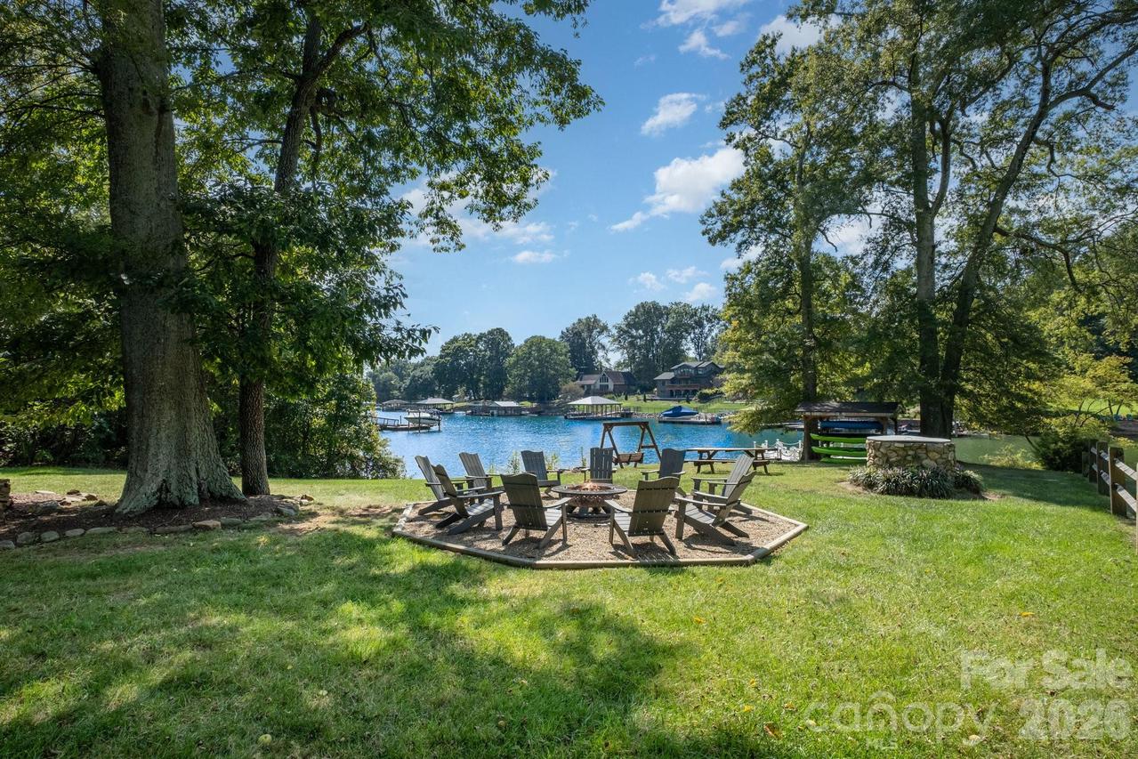 118 Waterfowl Ln., Mooresville, NC 28117