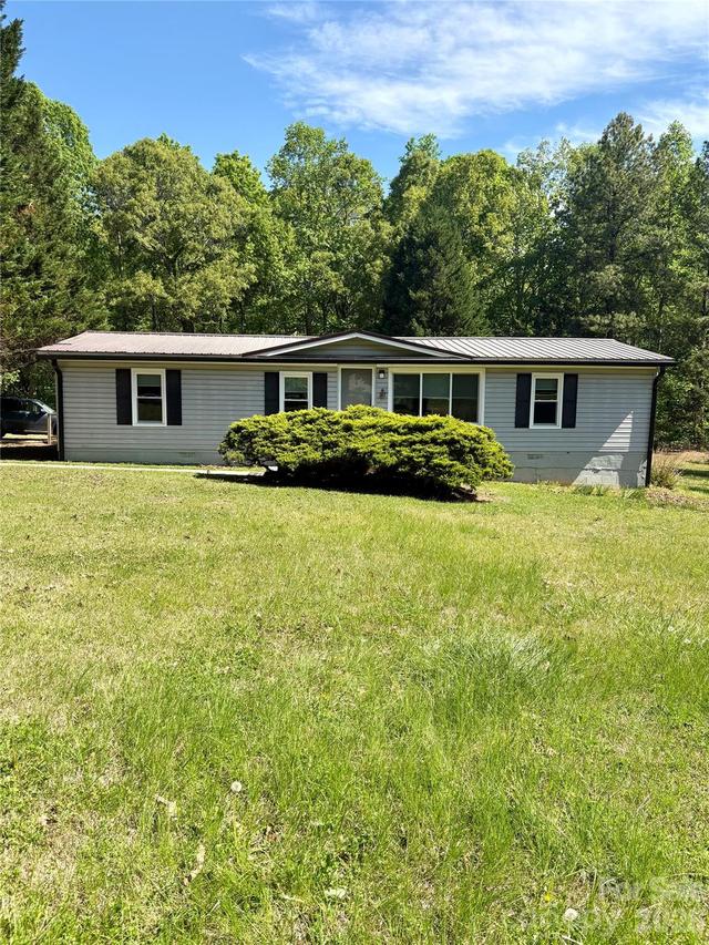 5022 Wrenn Dr., Denver, NC 28037