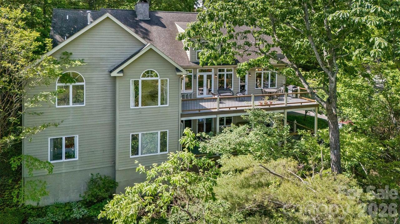 25 Windsong Dr., Fairview, NC 28730