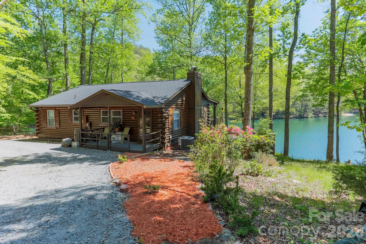 116 Teal Ln., Lake Lure, NC 28746